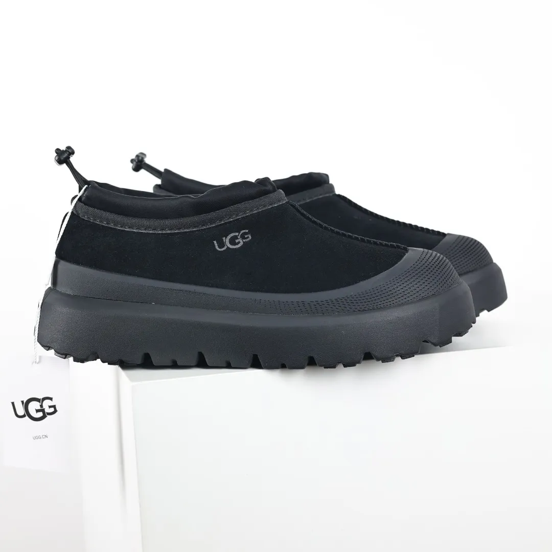 Pick up locally 💰620 Core recommendation, good price Cashmere insoles are a very suitable choice for keeping warm in winter and at home. In the new year, uug launched a series of styles, which are partial to the preferences of young consumers and have also moved to the forefront of fashion trends. Shoe body material Water-repellent coated suede upper 17mm UGGPURE™ implanted wool insole Lightweight non-slip comfortable rubber outsole With brand LOGO Trademark Comes with a full set of packaging Size: 35 36 37 38 39 40 41 42 43 44